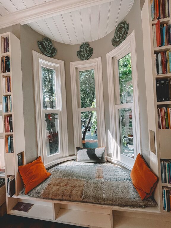 Simple Tips for Creating a Cosy Reading Nook at Home
